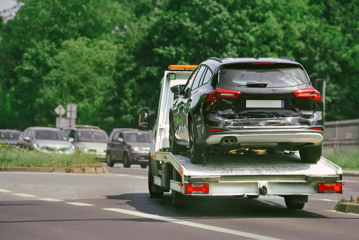Towing at 7 Mile and Hoover Auto Services in Detroit, MI